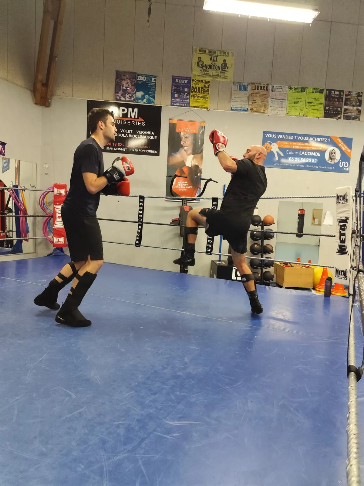 Savate training in a sports hall